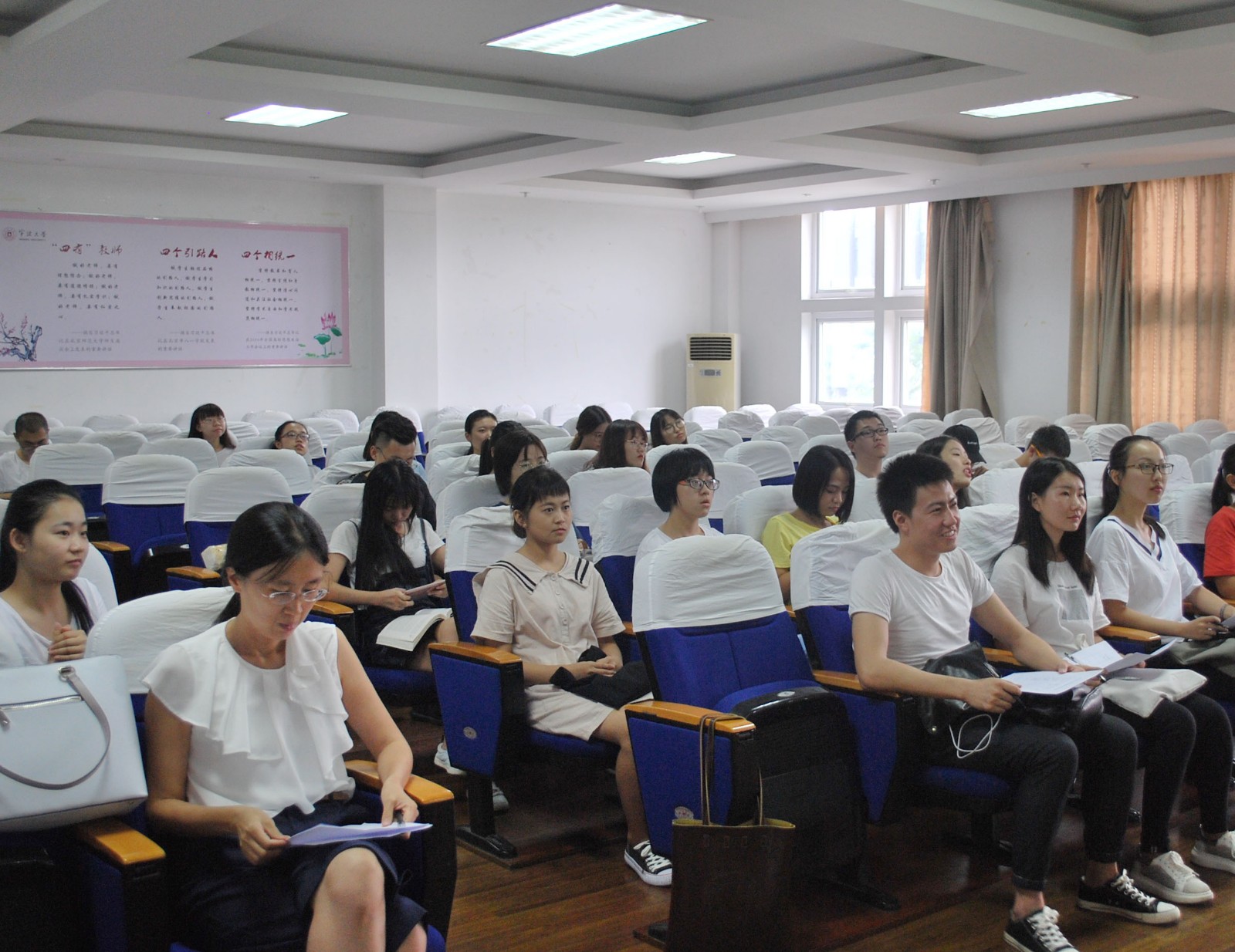 1506561927698018.jpg 报告会现场.jpg